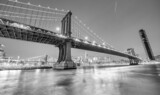 Fototapeta Most - The Brooklyn and Manhattan Bridges at night from Broolyn Bridge Park, New York City in winter.