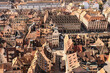Romantisches Straßburg; Blick vom Münster über die Dächer der Altstadt zum Gutenbergplatz