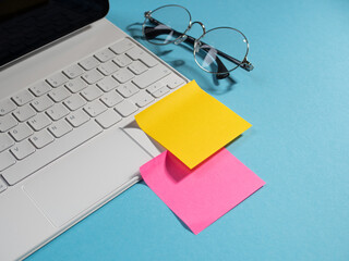 Wall Mural - laptop with a reminder. time management and schedule in the work of a freelancer