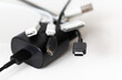 EU schlägt Normierung von Ladekabeln für Handys nach USB-C Standard vor.
Einsparung und Abfallvermeidung durch Standardisierung. 
