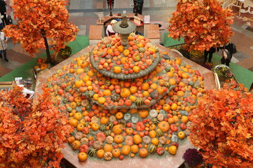 Wall Mural - Decorative pumpkins, Halloween decor in Moscow city. Harvest, garden decoration in GUM, Moscow city. Shop ornament with gourd, orange pumpkin. Halloween pumpkin. Pumpkin decor. Many Halloween pumpkins