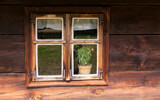 Fototapeta Tęcza - Stare wiejskie okno