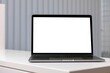 Laptop Mock-Up mit weißem Bildschirmschoner