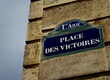 Place des Victoires. Plaque de nom de rue.  Paris.