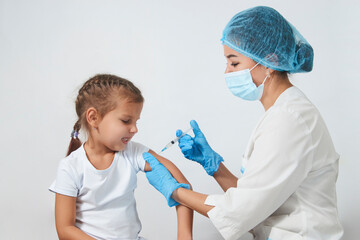 Wall Mural - Female doctor injecting vaccine to girl