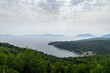 Widok na wybrzeże z wyspami w Chorwacji