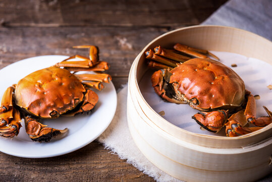 Fototapete - Chinese hairy crabs in bamboo steamer, chinese cuisine