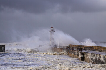 Naklejka na meble Stormy sea wave splash