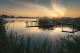 Fototapeta Pomosty - Piękny wschód słońca nad polskim jeziorem