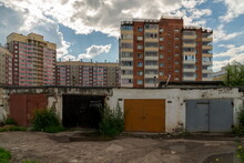 Garages Are In A Row In A Residential Area On A Summer Day, One Of Them Has An Inscription In Russian - Sell.