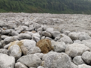 Canvas Print - Closeup shot of pebbles in the river