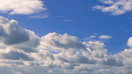 Wall Mural - Cumulus clouds with blue sky on a sunny day of summer. Beautiful cloudscape