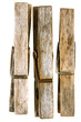 Trois vieilles pinces à linge en bois, fond blanc 