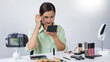 © snowing12 - A beauty influencer confidently demonstrating how to apply makeup in professional way