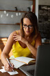 © ksenija1803z - Portrait of businesswoman with pen in his hand with weekly and laptop works remotely in cafe