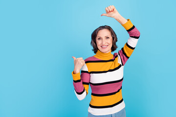 Poster - Photo of impressed grey hairdo elder lady index empty space wear striped pullover isolated on blue color background