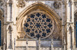 Primer plano rosetón fachada de Santa María en la catedral gótica siglo XIII de Burgos, España