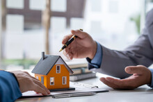 Real Estate Company To Buy Houses And Land Are Delivering Keys And Houses To Customers After Agreeing To Make A Home Purchase Agreement And Make A Loan Agreement. Discussion With A Real Estate Agent