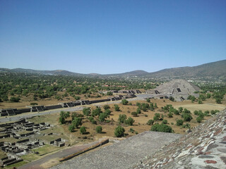 Canvas Print - Teotihuacan archaeological complex in Mexico during daylight