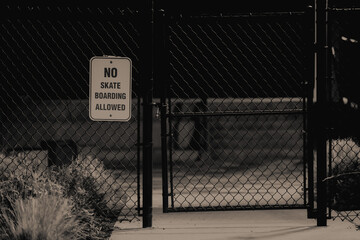 Wall Mural - Black and white photo of no skateboarding sign