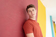 © VISTA by Westend61 - Handsome young man leaning on wall