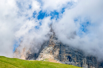 Canvas Print - Clouds that obscure a mountain peak