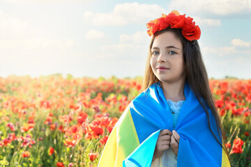 Canvas Print - Little girl with Ukrainian flag in poppy field