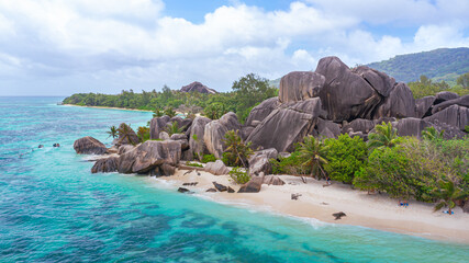  Der Traumstrand Anse Source d'Argent mit seinen Granitfelsen auf der Insel La Digue auf den Seychellen
