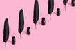 © Dreava Bogdan/Westend61 - Multiple quill pens and inkwells organized in a row over pink background