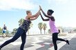 © Eyecatcher.pro/Westend61 - Two happy women doing fitness exercises outdoors