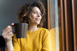 © Francesco Morandini/Westend61 - Woman sitting at window, taking a break, drinking coffee