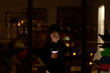 © VALENTINA BARRETO PHOTOGRAPHY/Westend61 - Boy using tablet at home in the night