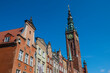 © Michael Runkel/Westend61 - Poland, Gdansk, Hanseatic league houses with the town hall  in the pedestrian zone