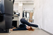 © Kniel Synnatzschke/Westend61 - Businesswoman lying on the floor in office exercising