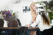 © steve brookland/Westend61 - Two female colleagues discussing and working on laptop