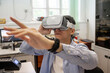 © Vasily Pindyurin/Westend61 - Sudent using VR goggles