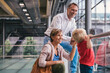 © Mareen Fischinger/Westend61 - Happy family at the airport looking out of window