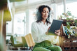 © Joseffson/Westend61 - Young businesswoman using digital tablet while sitting at cafe