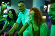 © Dangubic/Westend61 - Happy friends playing and having fun in an amusement arcade