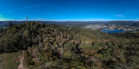 Poster - Monceaux sur Dordogne (Corrèze, France) - Vue aérienne panoramique depuis le Puy du Tour sur Argentat et la vallée de la Dordogne