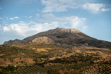 Foto del peñon de la sierra de la que brilla situado al sur de españa adalucia malaga 