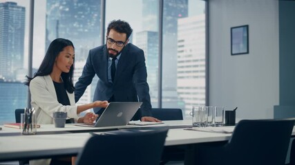 Poster - Modern Office: Successful Corporate CEO Sitting at Her Desk Working on Laptop and Consulting Top manager. Smiling Businesspeople Discuss Investment in Digital e-Commerce Startup. Medium Portrait