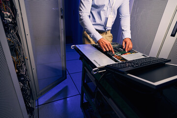 Data center engineer performing hardware replacement procedure