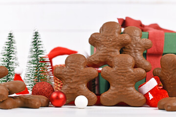 Wall Mural - Chocolate glazed German Christmas gingerbread men