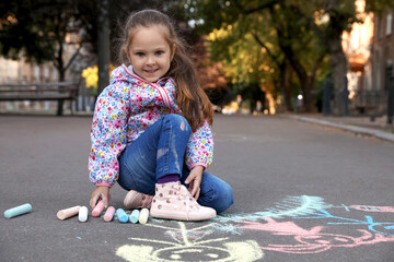 Poster - Child drawing family with chalk on asphalt