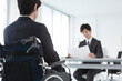© amanaimages - 車椅子の男性と面接官