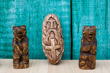Wood Figurine, Wood Carving, Idol, Handmade Craft, Carpenter's Creativity
