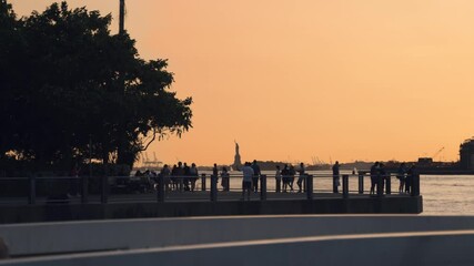 Wall Mural - Promenade at the Hudson during sunset in New York, USA