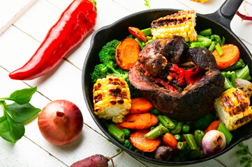 Canvas Print - Fried beef with vegetables