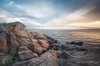 Larkollen, skalisty brzeg w Norwegii przed zachodem słońca